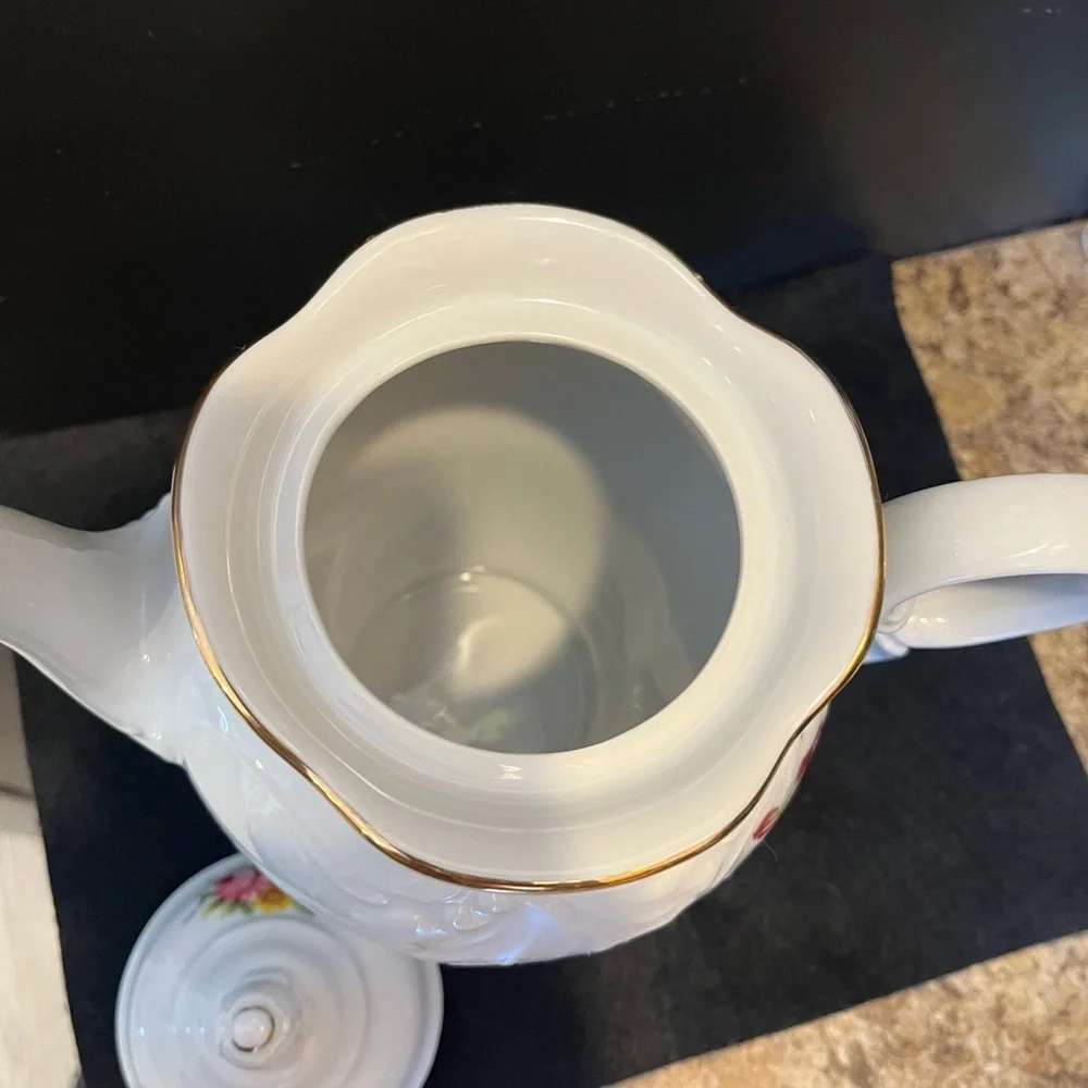 Vintage Royal Kent Floral White Porcelain Teapot Made in Poland 6 cup